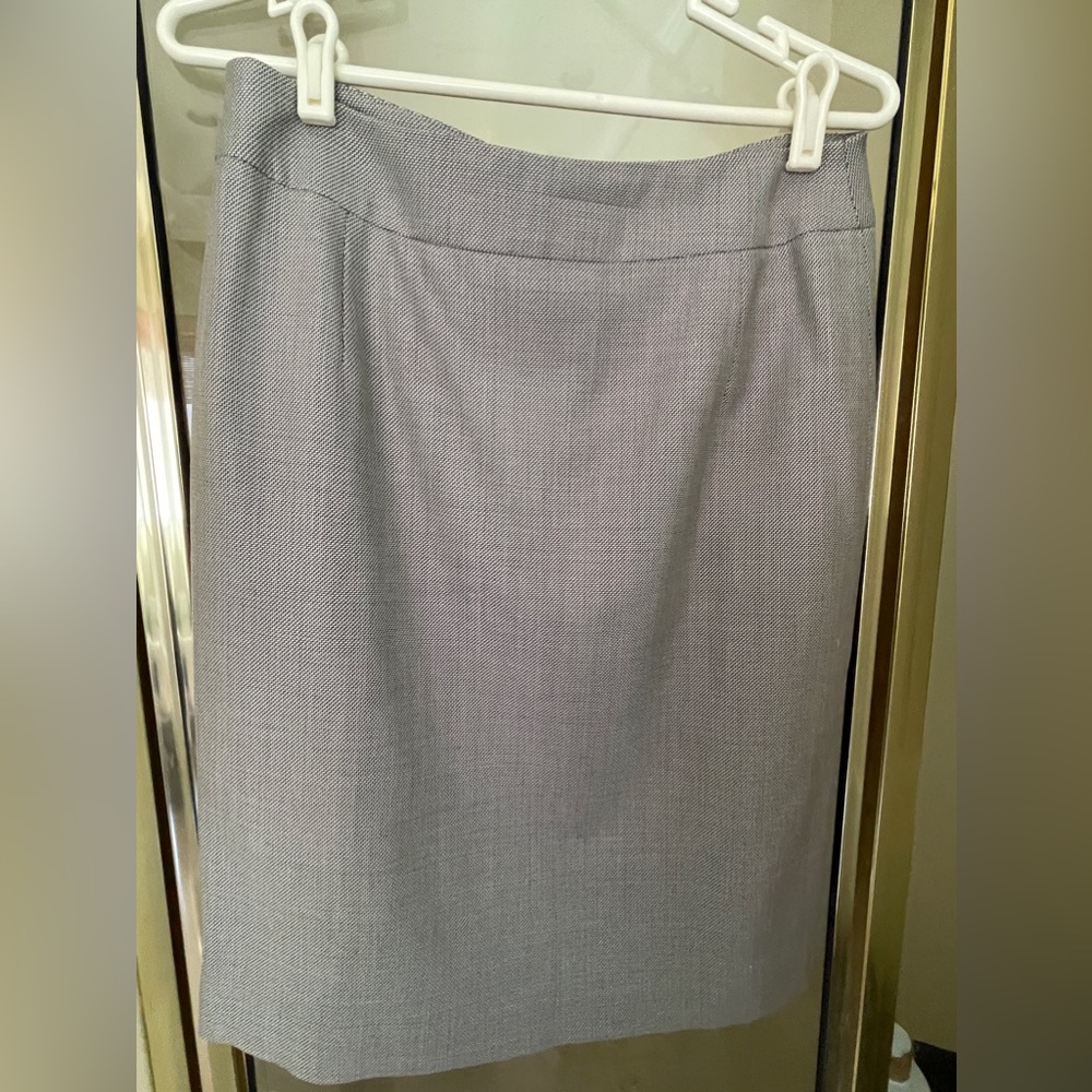 Grey pencil skirt Armani Collection. Size 8